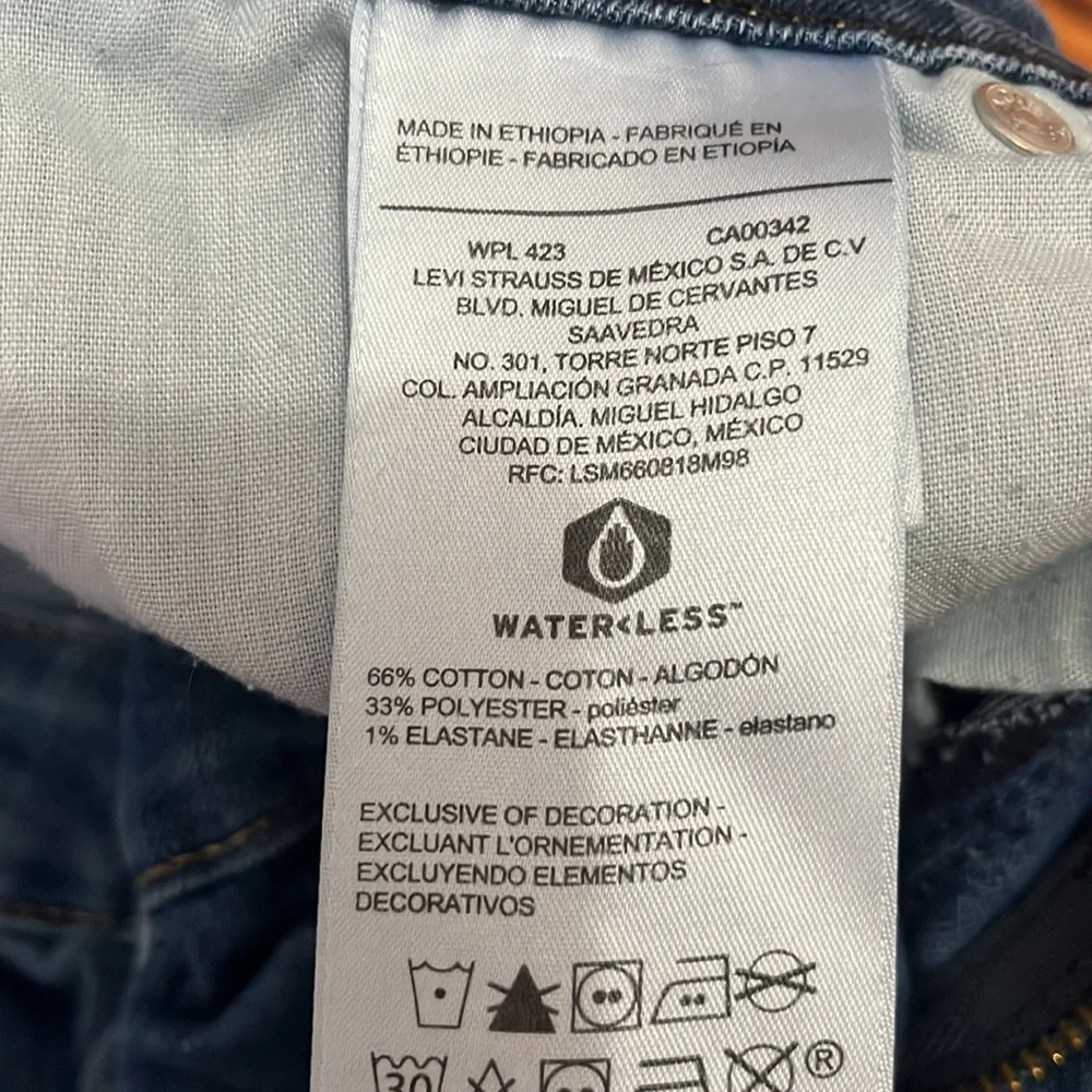 Signature Levi Strauss Bermuda Shorts - Picture 6 of 7